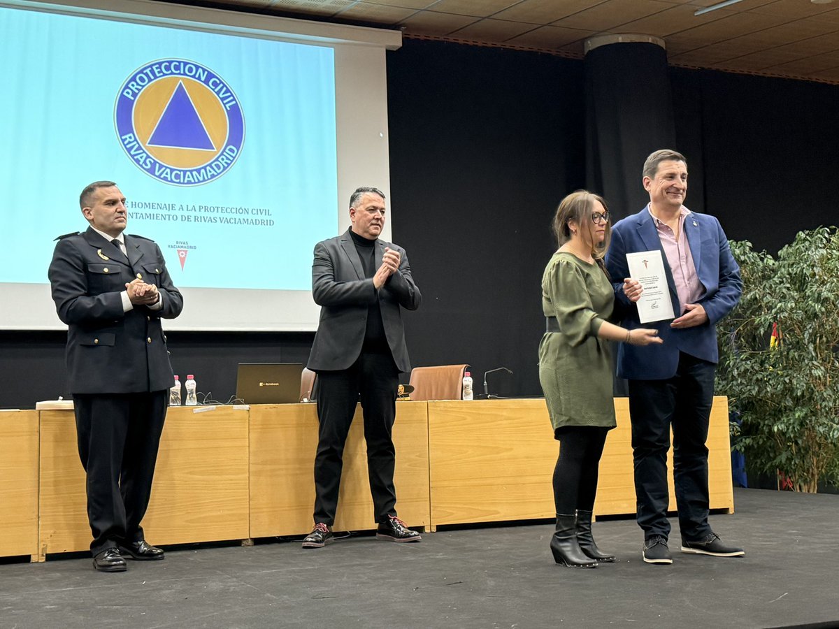 monicacarazo's tweet photo. Día de Homenaje al voluntariado de Protección Civil para agradecer y reconocer la gran labor que desempeñan, su compromiso y su dedicación. Gracias! https://t.co/2R3zWOUozd