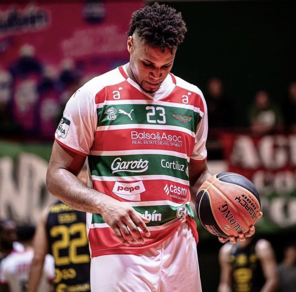 #LUB Confirmado.
Luis Santos vuelve a Aguada, que cierra al pivot que quiso desde antes del inicio de la temporada.
El dominicano llegará en las próximas horas a Montevideo y debutaría el martes, cuando los rojiverdes visiten a Urunday U. en el Prado.
Presenta <a href="/burgertimeuy/">Burger Time</a> 🍔🍟.