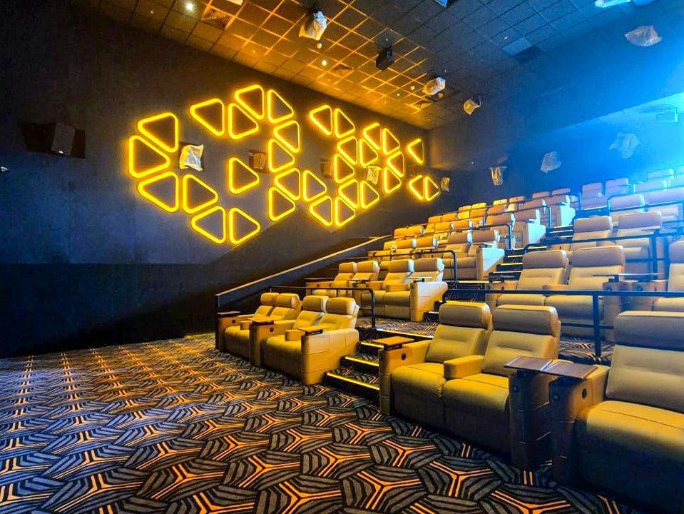 PulzElectronics's tweet photo. Another Pulz Theatre installation is now live at Palaxi Cinemas, Thrissur, Kerala!
The system is tuned to perfection — crisp sound, bigger impact and an even more immersive cinematic experience.

#pulzelectronics #pulzaudio #pulzinstallation  #sound  #immersiveaudio #PalaxiCinema https://t.co/jxnZZc7xar