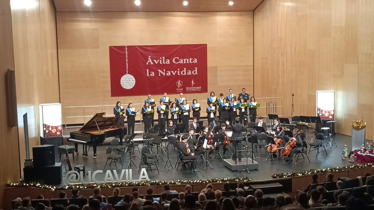 Precioso evento "Ávila Canta la Navidad"🎄♥️
#Ávila <a href="/UCAVILA_/">Universidad Católica de Ávila</a>