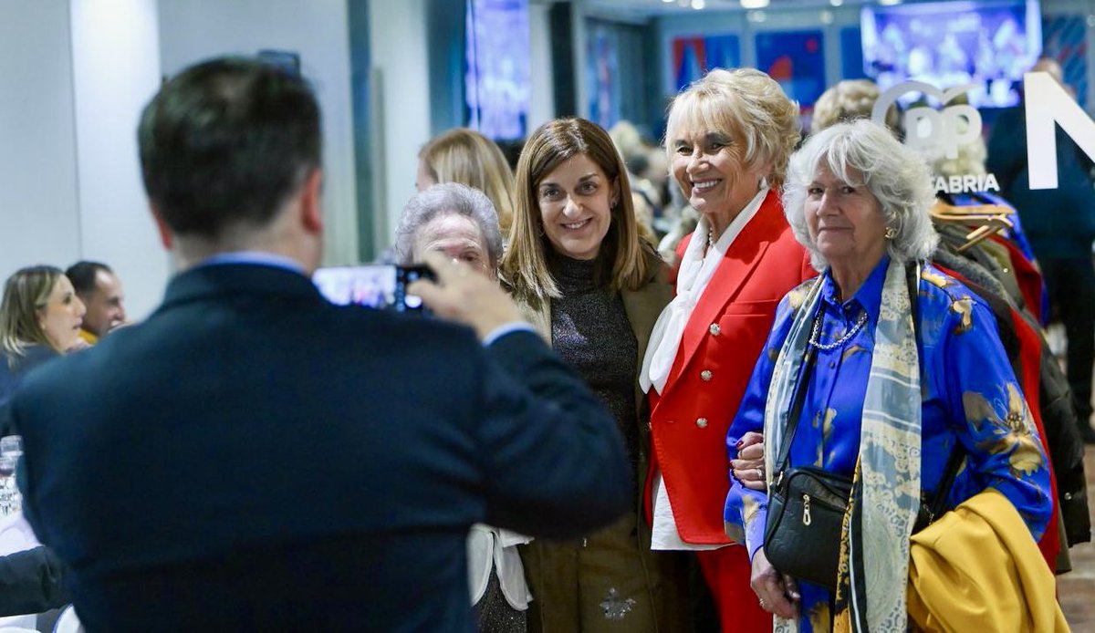 Mi deseo esta Navidad es que  la buena voluntad vuelva a la política de Cantabria y que nuestra querida España tenga un horizonte de convivencia y no de división; de eficacia y no de desgobierno; de respeto y no de abuso de las instituciones democráticas. 
Hoy, con <a href="/ppcantabria/">ppcantabria</a>