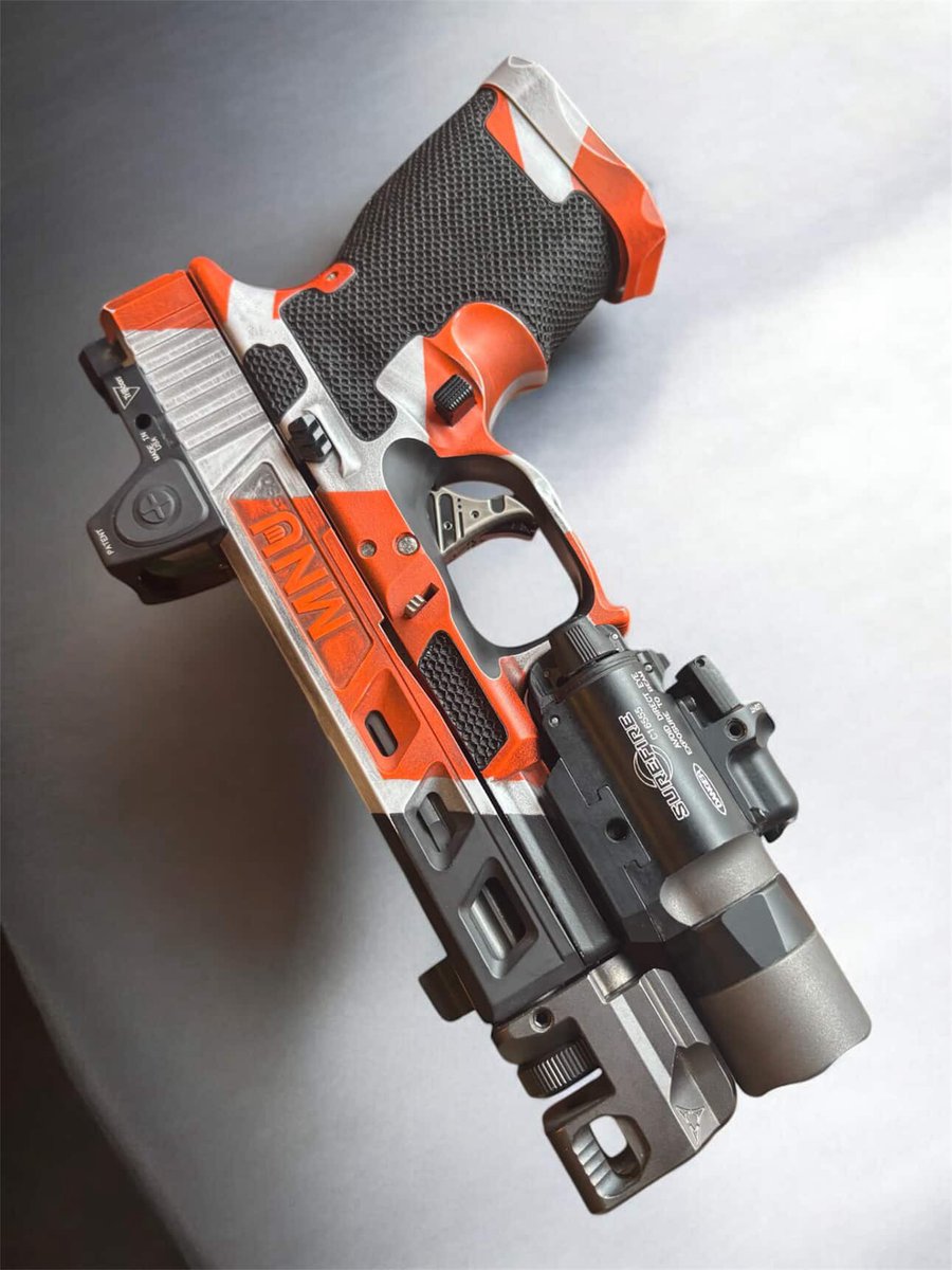 TheBattlecock's tweet image. District 9 isn’t underrated, and it’s sublime inspiration for a Gucci blaster build.