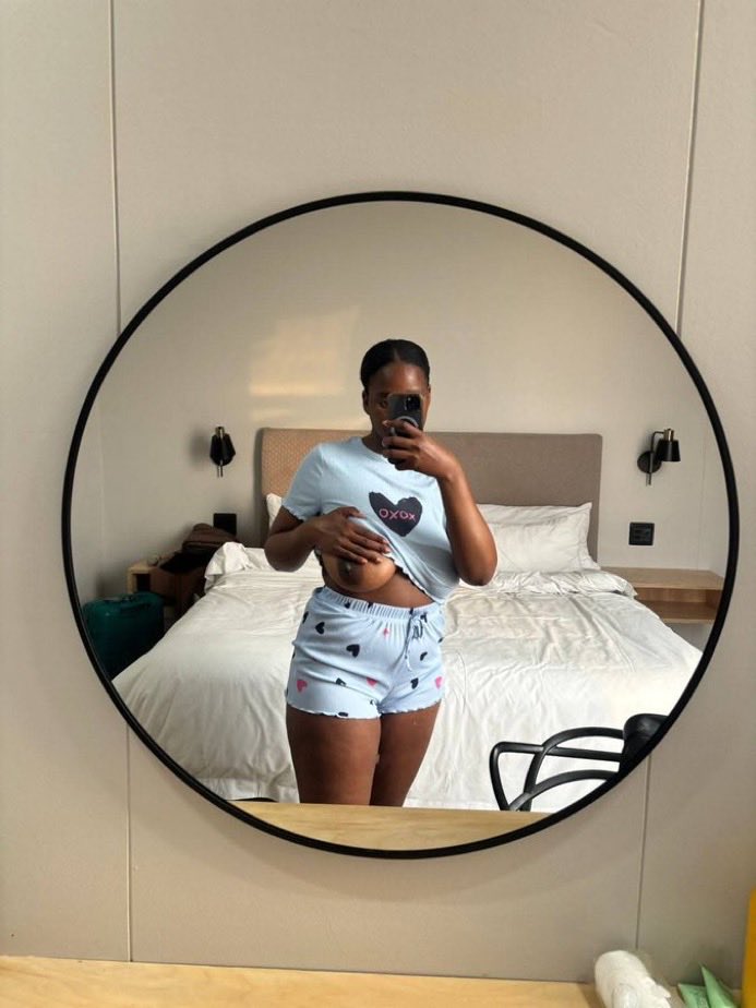 iamzioraa's tweet image. Random mirror selfie🤭