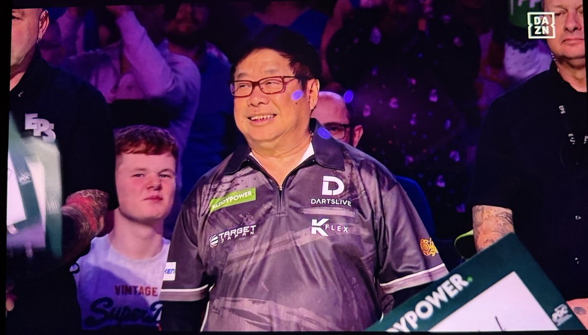 mitglied_fcb's tweet photo. @DartsWM #DartsWM @OfficialPDC #PaddyPower #WorldDartsChampionship #OfficialPDC #Darts
Tag 3 Abend Session
Wir steigen ein!
Der Mann ist 71 Jahreโผ๏ธ๐ฏ https://t.co/DG4rek5OtN