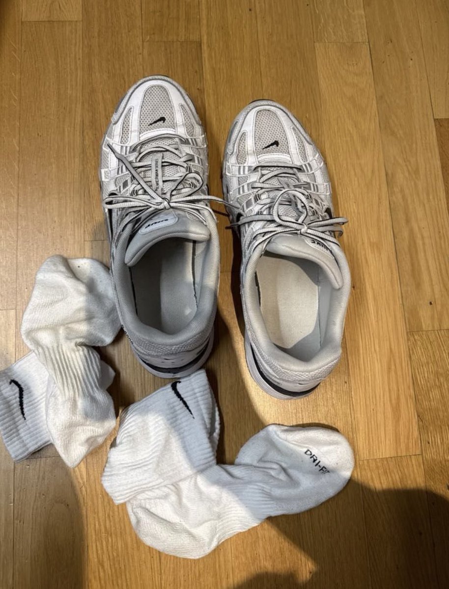 Wer will sniffen? Schreibt und drückt ab!!

#master #alpha #findom #socks #nike #sneaker #smoke #dom