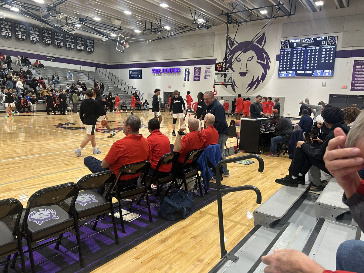 Such a good team! 🥰 Such good coaching! 🥰 
Kudos to <a href="/samsimmonsjr/">Sam (Deuce) Simmons Jr</a> &amp; <a href="/MaxGalindo_/">Max Galindo</a> : All-Tournament team, <a href="/Thiik_Deng/">Teke Deng</a> : Best Defensive Player, &amp; <a href="/Cam_Love0/">Cameron love</a> : MVP! 💪🏼👏🏼🏆❤️🏀💙