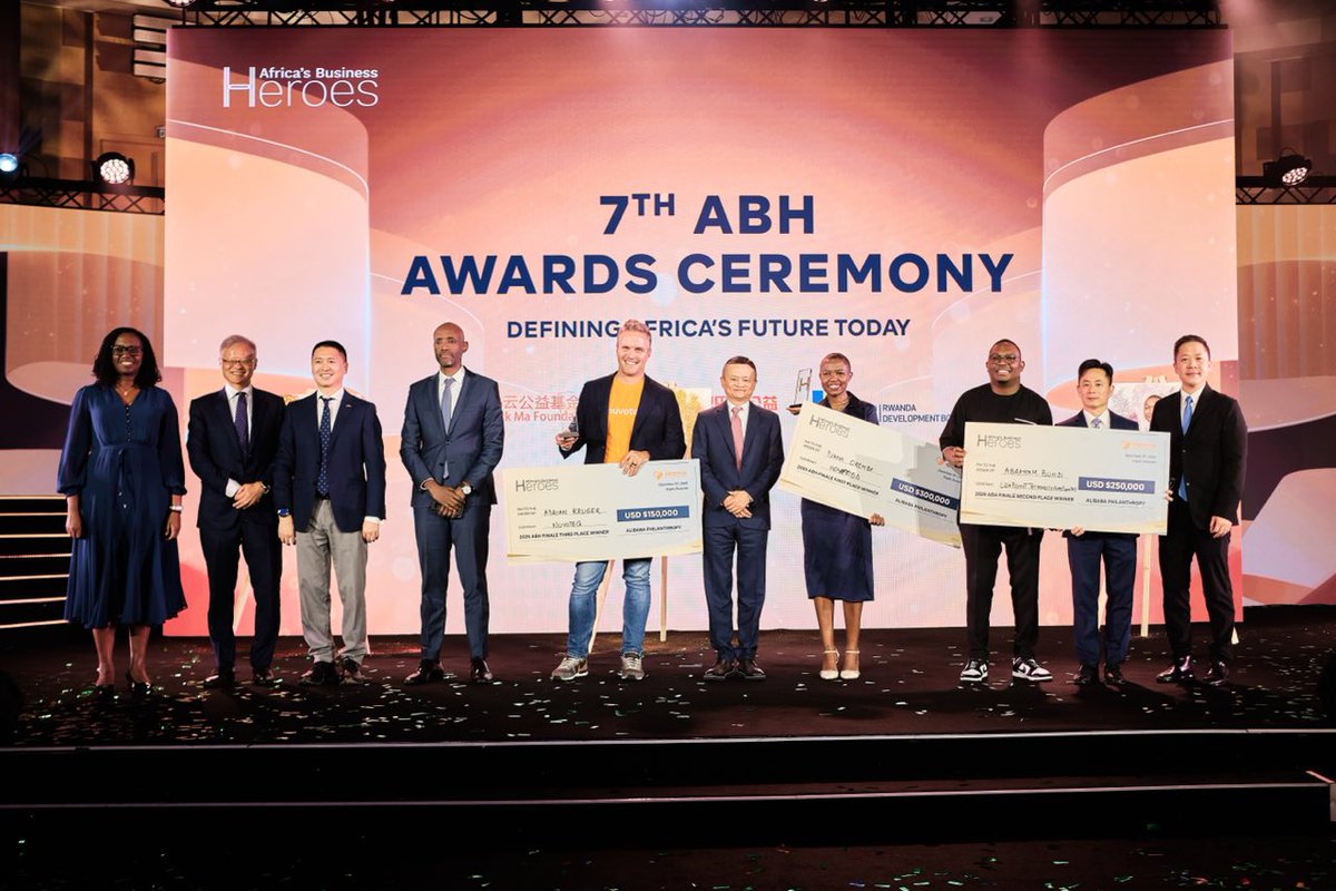 ChinaEmbinRW's tweet photo. On 13 December, Amb. Gao Wenqi was pleased to attend the 7th Africa's Business Heroes(ABH) and met with @afrika_jean, CEO of RDB, and Jack Ma, founder of African Business Heros.

They jointly commended the remarkable innovation and entrepreneurship demonstrated by Africa’s young business leaders, and congratulated all  the winners and particapants.

@RDBrwanda @africa_heroes