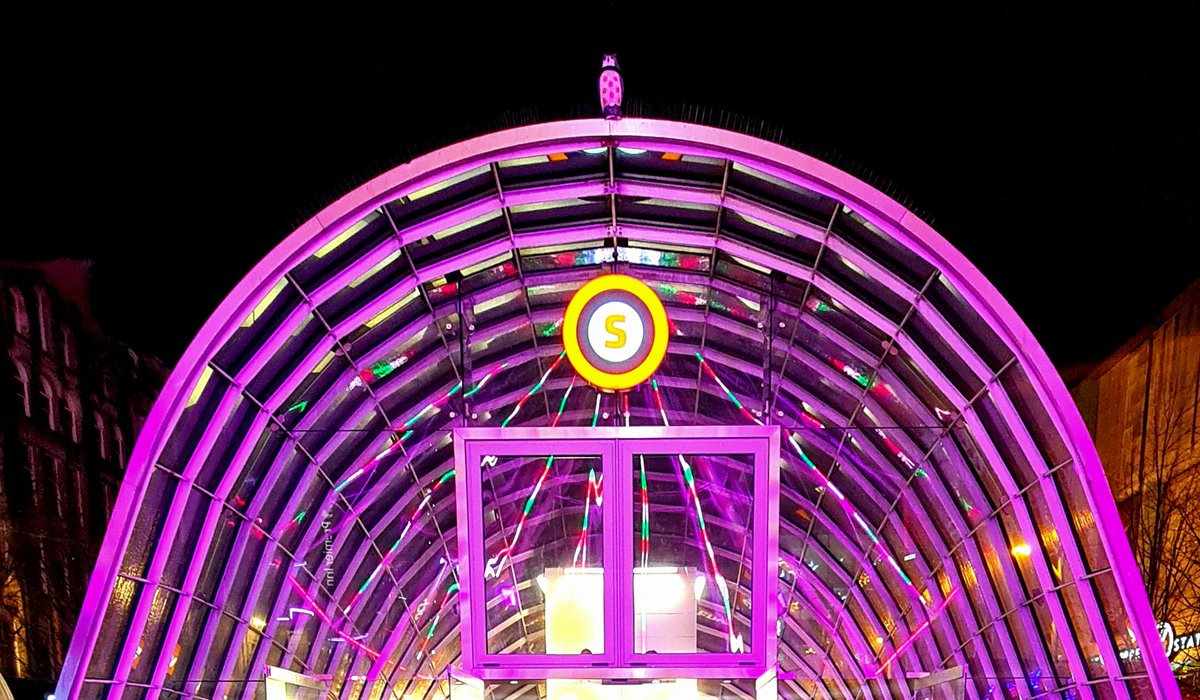 is_glasgow's tweet photo. The glass and metal entrance to St Enoch Subway Station in central Glasgow illuminated by the lights of a nearby ferris wheel in a Christmas funfair.
#glasgow #stenochsquare #glasgowsubway #ferriswheel #lights #christmaslights #christmas #xmas #glasgowatnight #nightphotography https://t.co/LBD72kaS6q