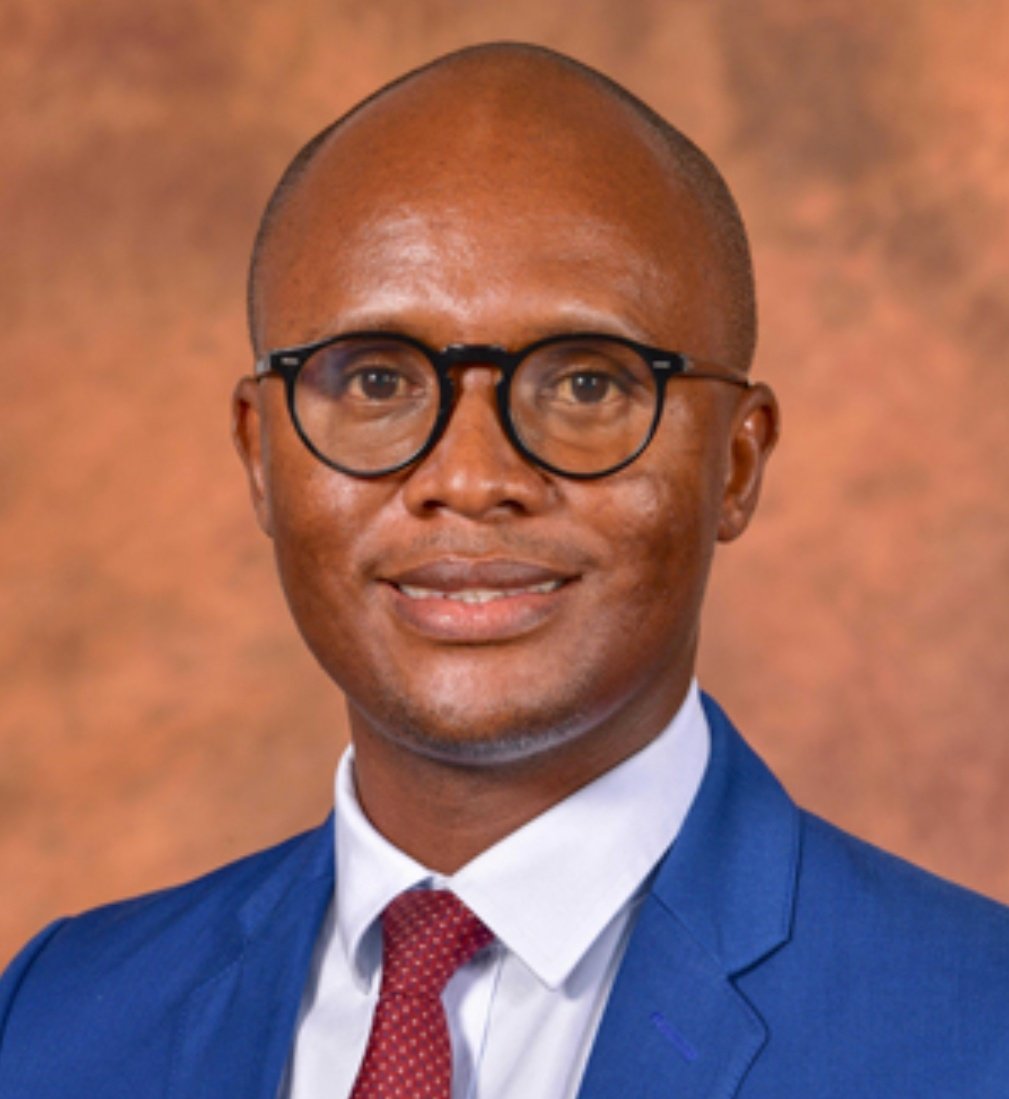 da_rexlex's tweet photo. @MbalulaFikile please remove this thing from the cabinet https://t.co/yb4sqA2coC