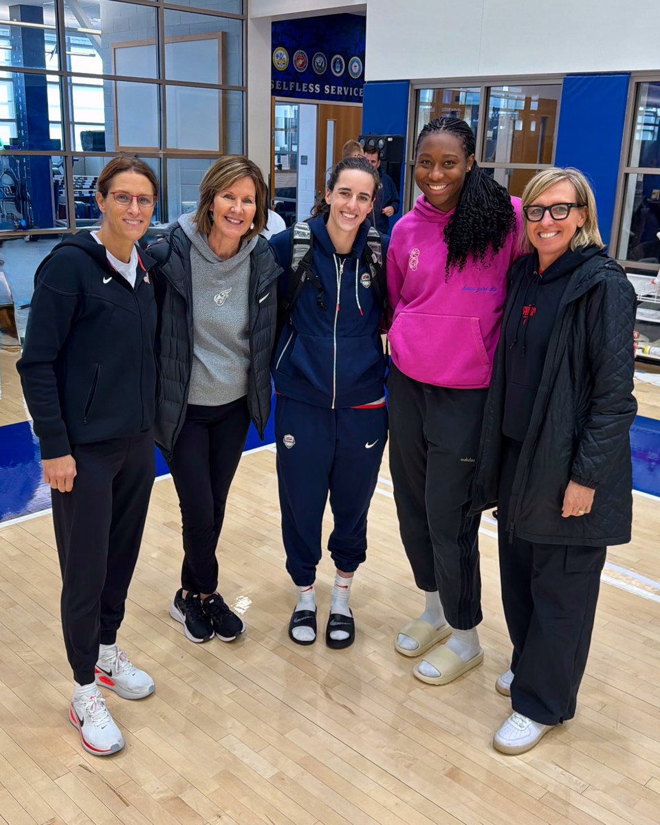 IndianaFever's tweet image. family ❤️‍🔥

squad is reppin’ at @usabasketball training camp.