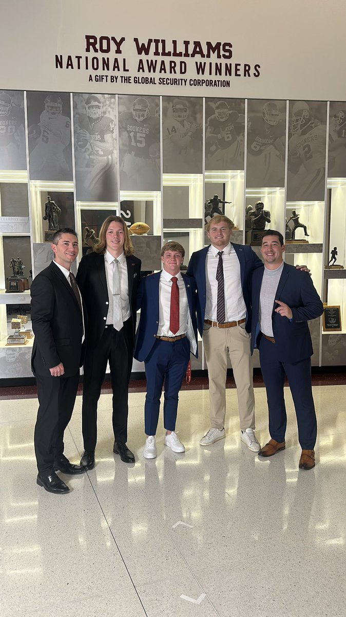 62BenAnderson's tweet photo. Congrats brotha! @TateSandell1 @LouGrozaAward #BoomerSooner https://t.co/BM4G0xX2Td