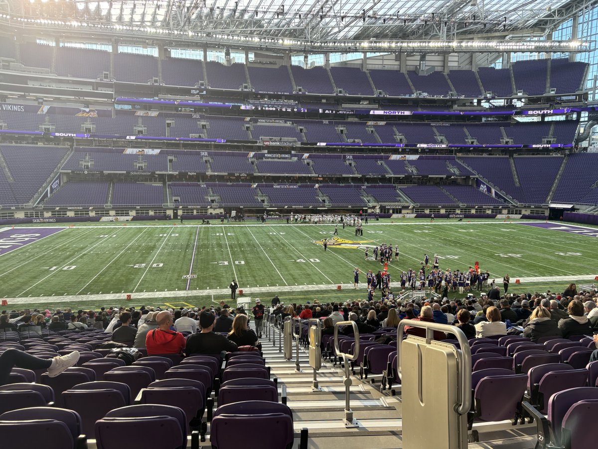 IsaksonGary's tweet photo. Only reason to step into Ziggy World.  Minnesota HS football. https://t.co/vkcDpyxa6h