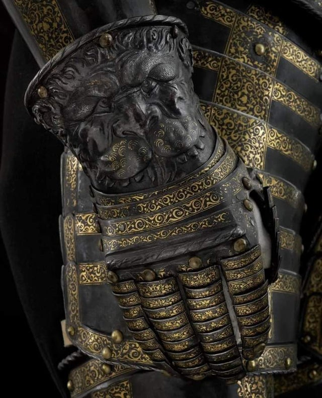 BiancoDavinci's tweet photo. Gauntlet of “Lion” armor of Henry II, king of France, c.1550. https://t.co/3z0k8Tdllh