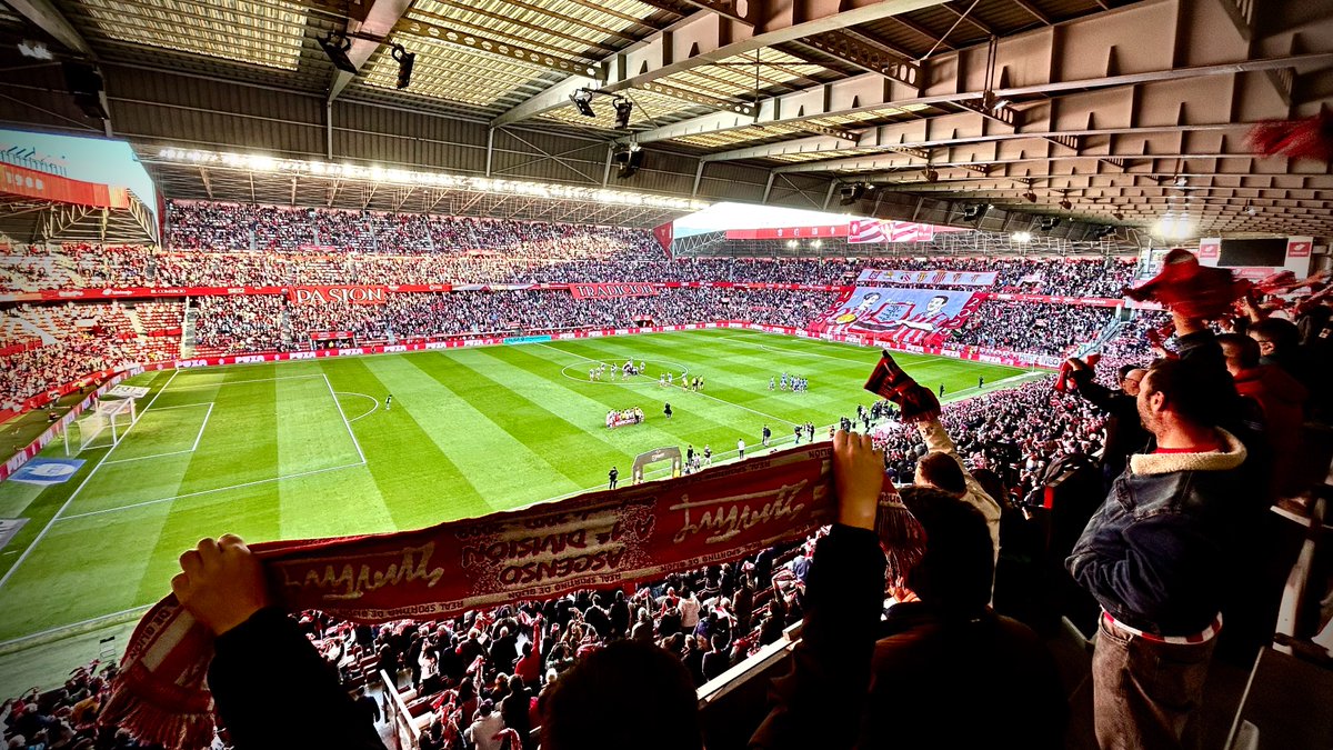 RealSporting's tweet photo. 🧣 Yo no quería ser aficionado al fútbol... quería ser 𝒔𝒑𝒐𝒓𝒕𝒊𝒏𝒈𝒖𝒊𝒔𝒕𝒂. https://t.co/3WsDHg3FXh