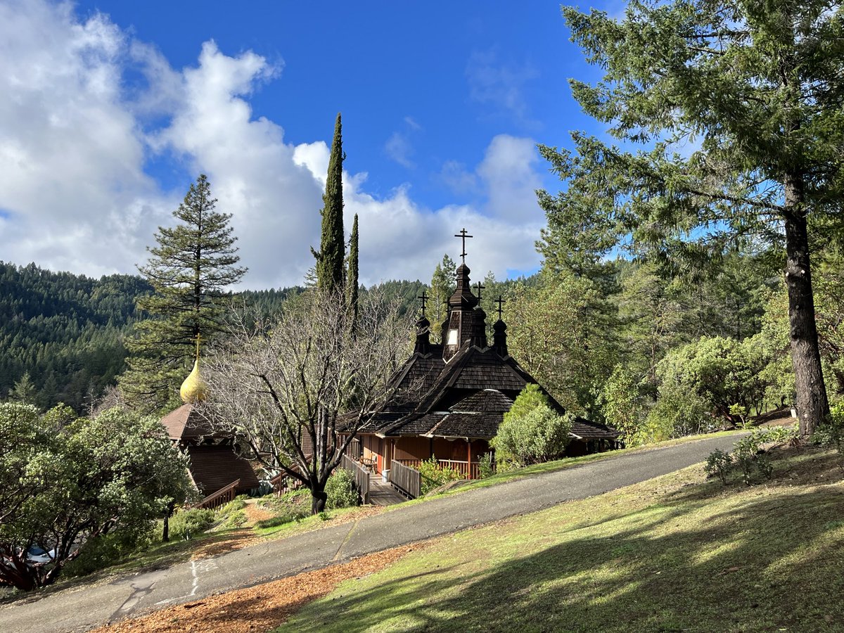 chasingdomes's tweet image. Holy Transfiguration Monastery in Redwood Valley, CA