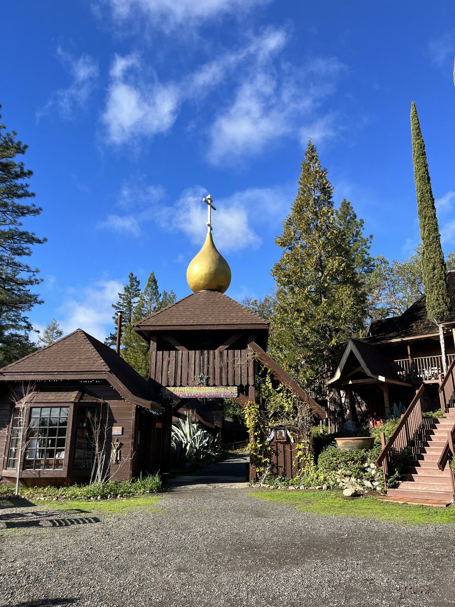 chasingdomes's tweet image. Holy Transfiguration Monastery in Redwood Valley, CA