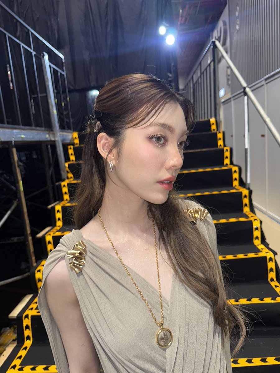 ormmormm's tweet image. 🫂🤍

LINGORM VIETNAM MEET
#LingOrm2ndMeetInVietnam