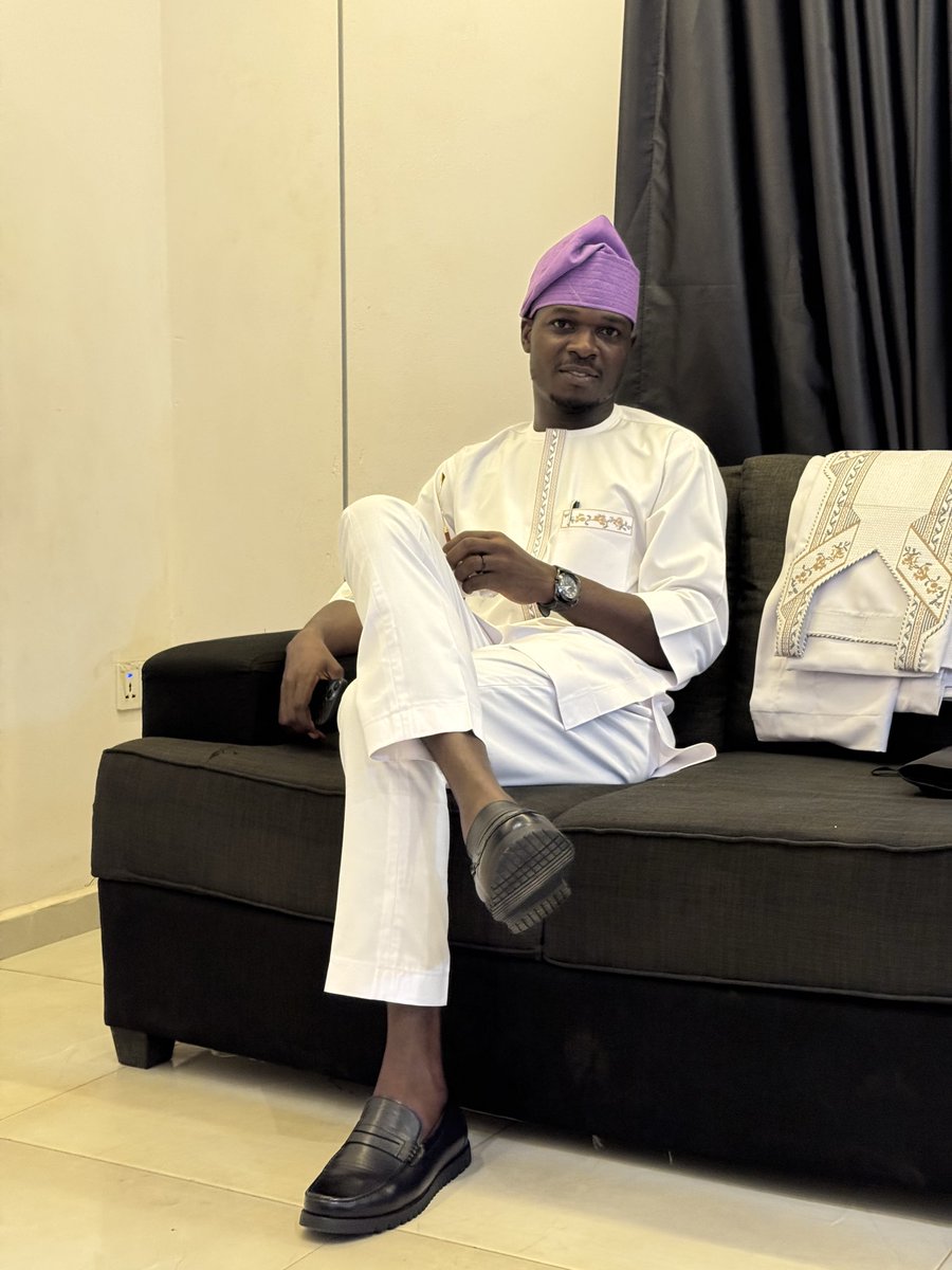 not the groom, but still understood the assignment. 😌