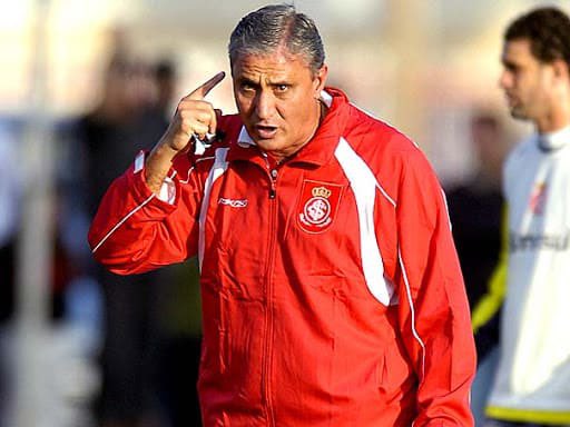 vini_hellmann's tweet image. DESISTIU?👀

recebi a informação de que Tite possa ter desistido de vir ao Inter pelo fato de não gostar do roupeiro do clube, Internacional já pode estar preparando o desligamento do Seu Valdomiro, negociação esfriou por enquanto.