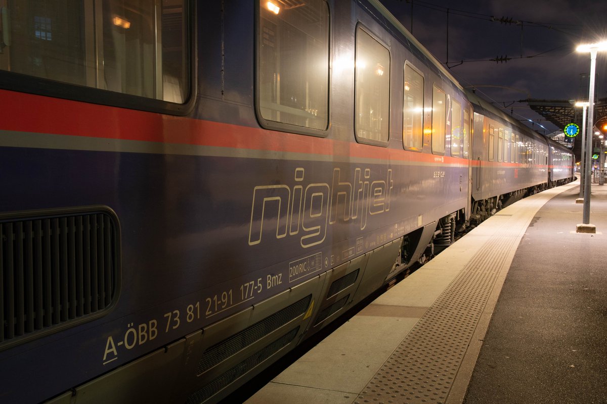 Dernier train Night Jet Paris - Vienne/Berlin à Paris Est le 12 Décembre dernier. J'ai eu la chance d'assurer le dernier 329 avec en prime un détournement par Metz Ville/Thionville/Forbach. Désormais finit les trains grandes lignes pour Sarreguemines. Dommage.. 🫡