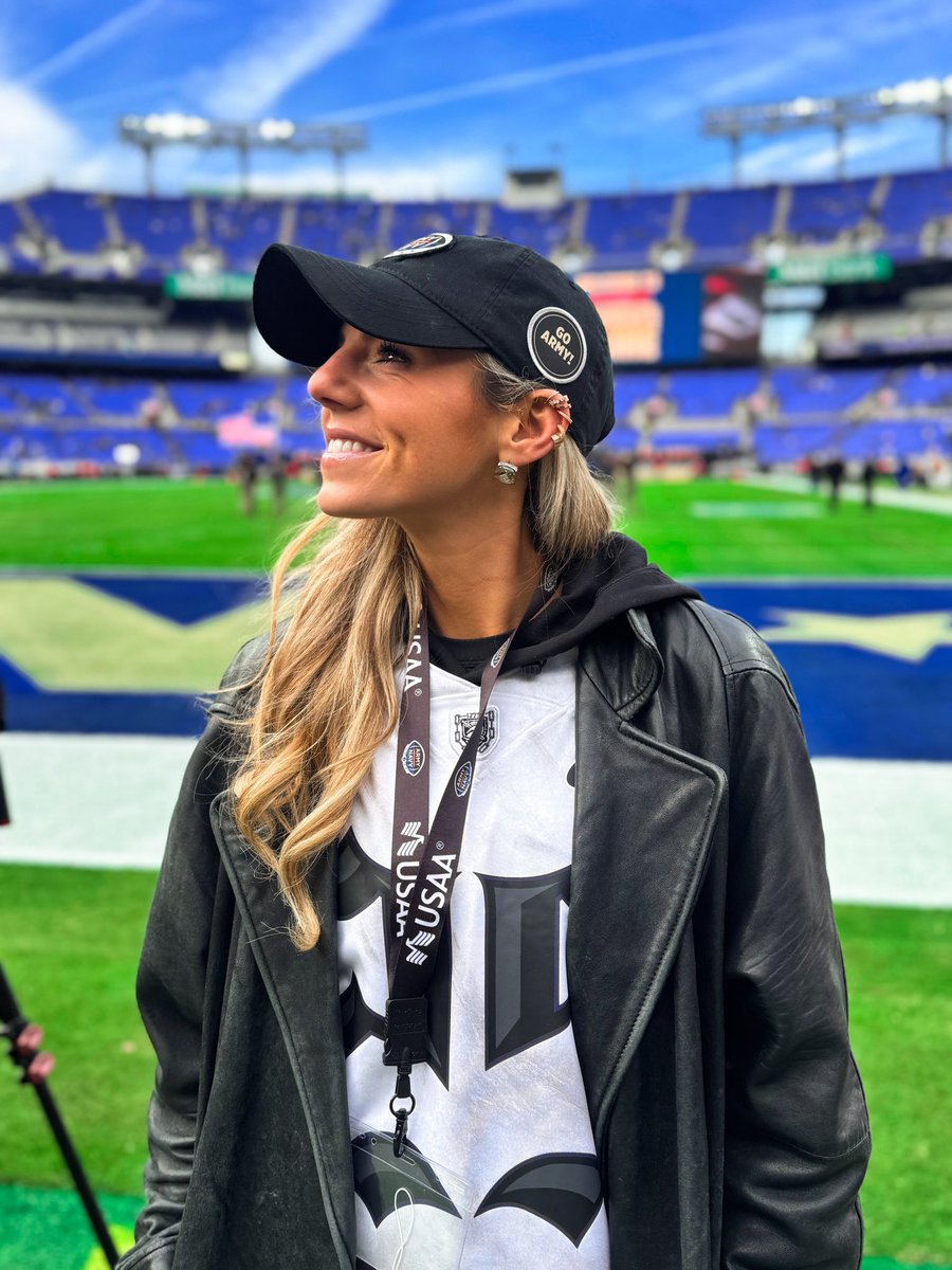 Annie Agar tweet media