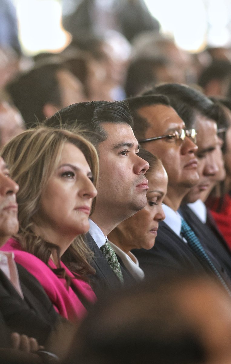 natale_jimmy's tweet photo. Asistí al mensaje 💬 de nuestro Gobernador @armentapuebla_ 🤝🏻 con motivo de su #PrimerInforme de Gobierno. 🙌🏻 Un mensaje firme y cercano que refleja liderazgo, trabajo constante y una visión clara para seguir avanzando #PorAmorAPuebla, #PensandoEnGrande. 🫶🏻
¡Enhorabuena, Señor Gobernador! 👏🏻✅