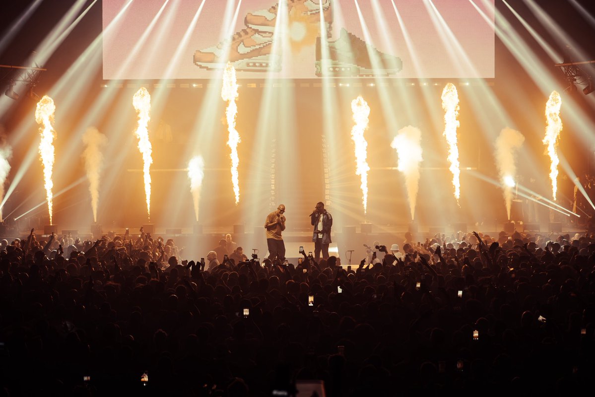 Merci Paris <a href="/adidasarena/">adidas arena</a> 🖤🌹