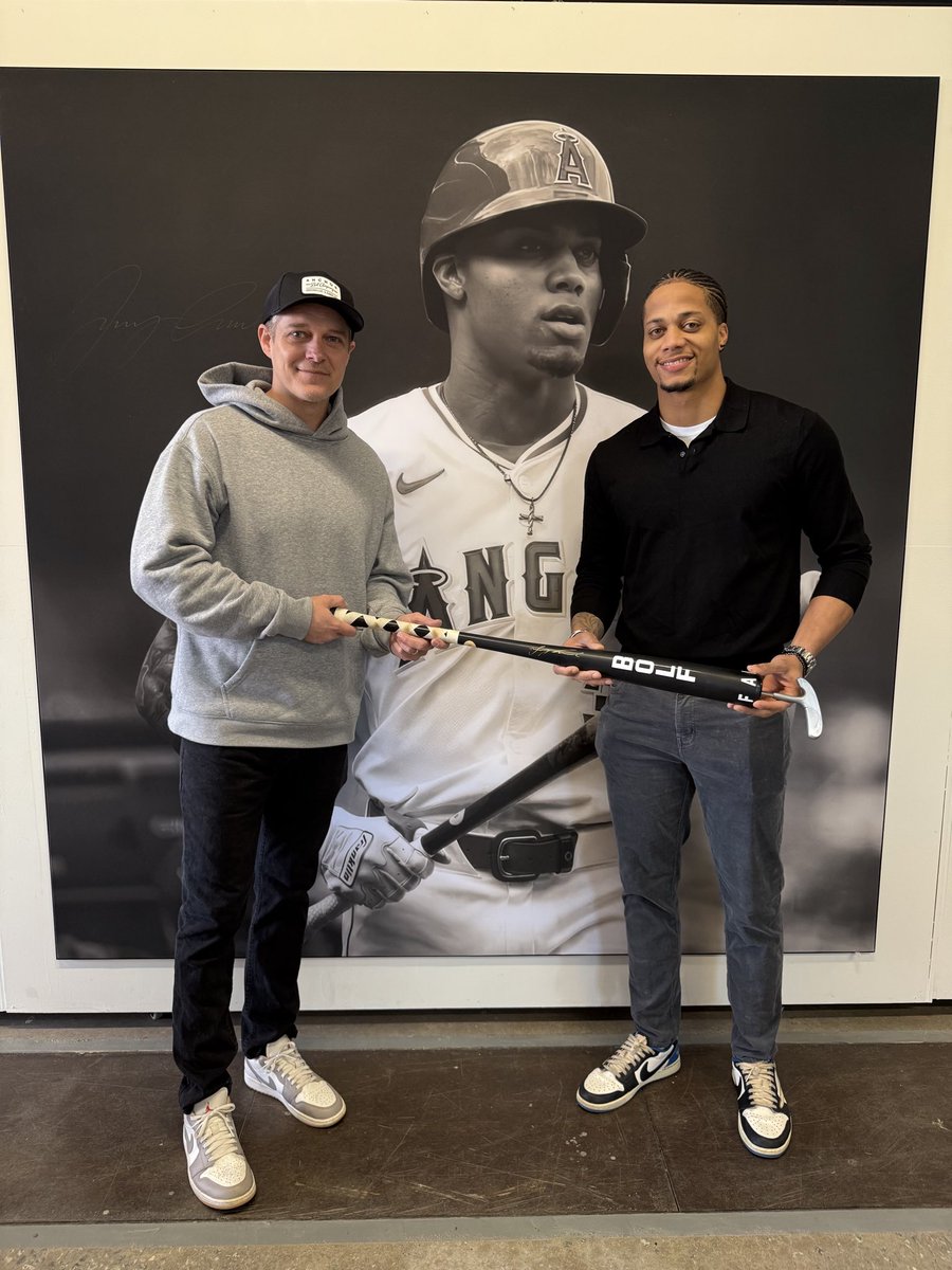 bolfstudio's tweet image. Jordyn Adams x BOLF x Anchor Bats

In June of this year, @jordynadams10 was the first MLB player to reach out to get his Game Used bat turned into a Bat Putter. 

Beyond blessed to make functional art ⚾️⛳️

#bolf