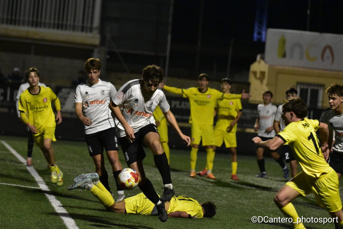 🔚 Final del partit!

JUVENIL DH

CE Constància 2 - Girona 2

Gols:

⚽️ Raul Fernández
⚽️ Diego Arbos (P.)

📸 <a href="/_DCantero/">Dcantero_photosport</a>