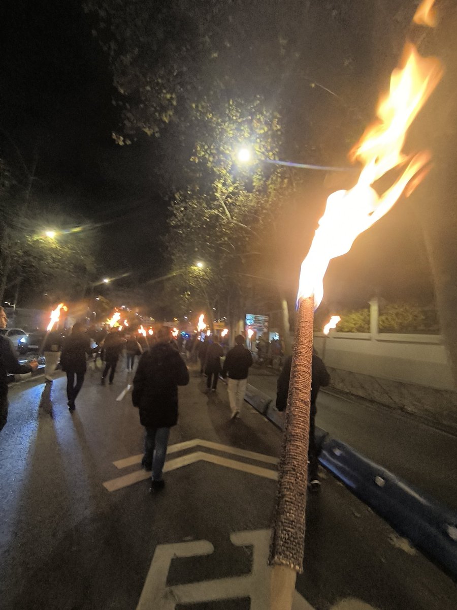 El mejor homenaje es continuar la lucha.
Camaradas caídos, no os olvidamos.