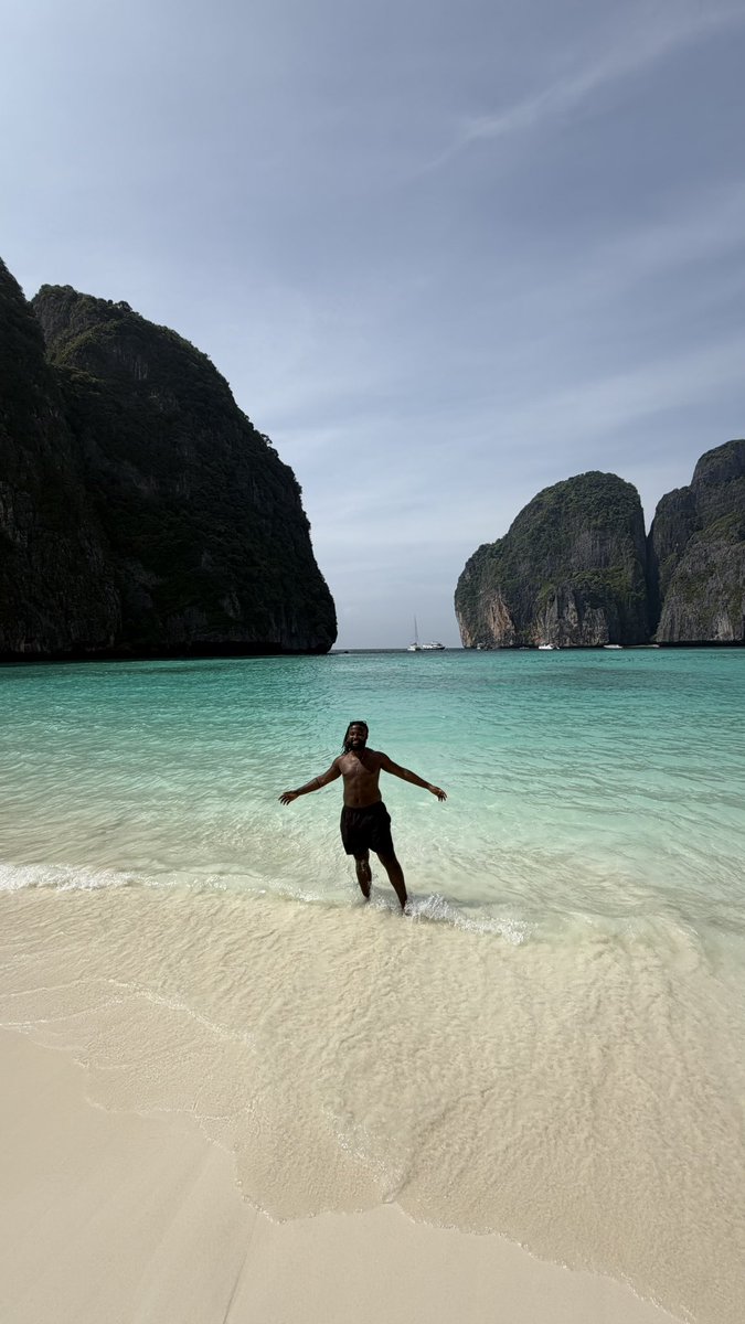 BriceNguessan's tweet image. Le plus important c’est de trouver une personne qui vas tout traverser avec toi et ne pas te laisser tomber . 🙏🏾🖤✨@melynadbr