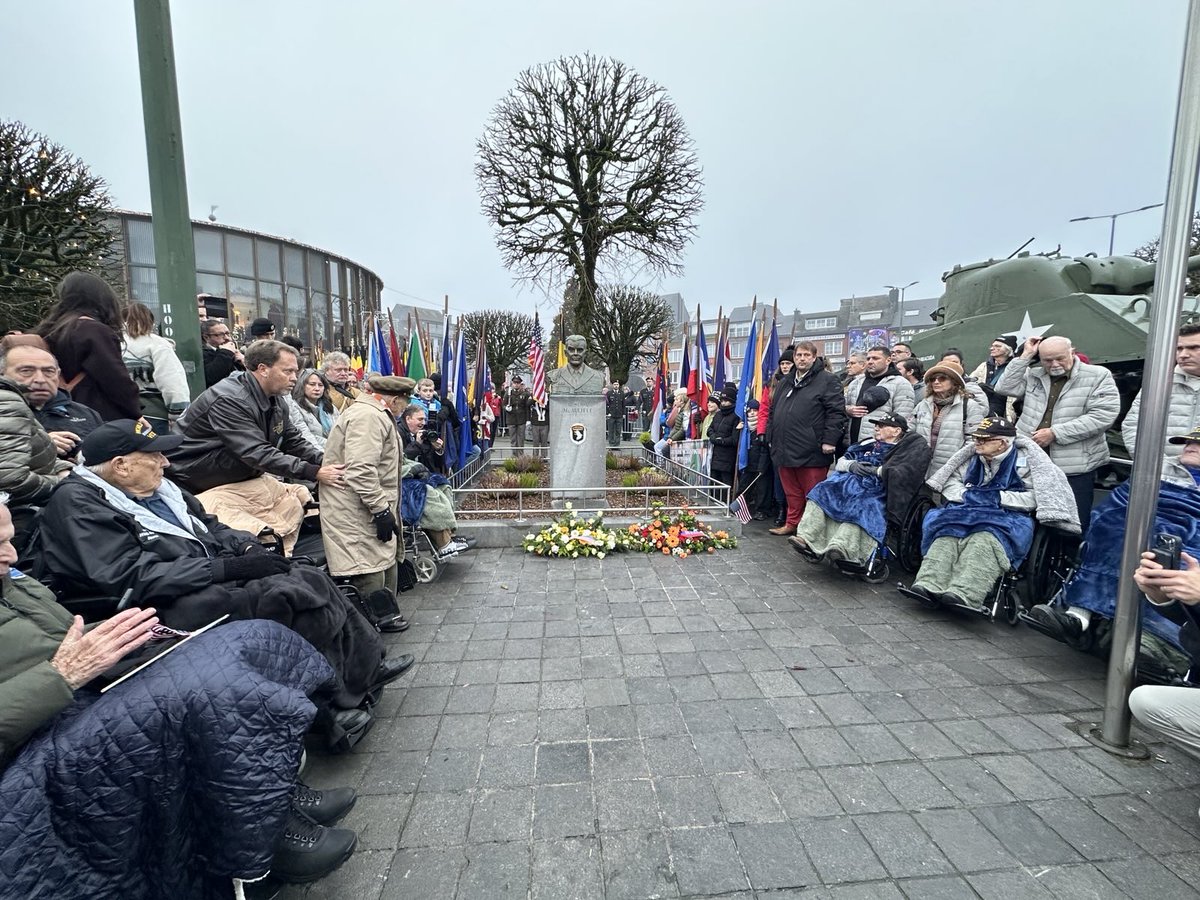 DBoBruessel's tweet photo. The #BattleOfTheBulge raged in the Ardennes in Dec. 1944. Today in Bastogne, together with 🇧🇪 & 🇺🇸 friends, we commemorated & honored the countless victims & all 🇺🇸 soldiers who fought for the liberation of Europe. A powerful reminder of courage & sacrifice.
#NeverForget #NutsDay https://t.co/DLA9W3KF2v
