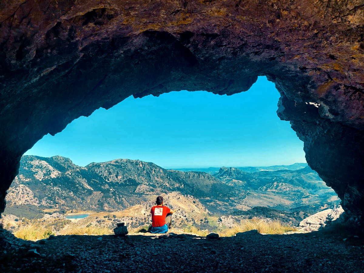 APB87's tweet photo. Cueva de las dos puertas 🥾🌲⛰️ https://t.co/2T3Jw9tqe5