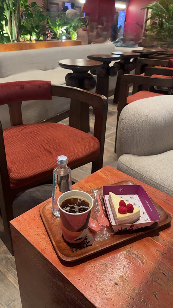 _u0i_'s tweet photo. ليلة بعنوان :

"اعتبرني واحدٍ صادفك مره وراح" https://t.co/RjvRdaYd4E