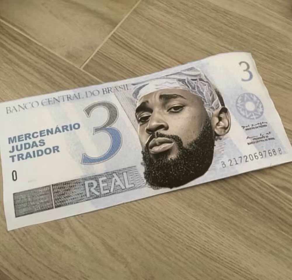 Nos criticaram por zoar o Gerson, mas eu não tô nem aí, sempre que eu tiver a oportunidade, vou zoar o Gerson pelo que ele fez.

Não é pra esquecer, é pra lembrar.

O cara ia viver história no Flamengo, capitão, líder, sendo tratado como ídolo. Antes de qualquer especulação sobre