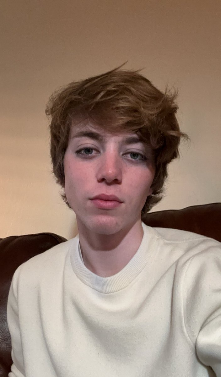morally___grey's tweet photo. 1 year ago vs today 🥰 happy anniversary estrogen 🥹 https://t.co/eMe9vuqph9