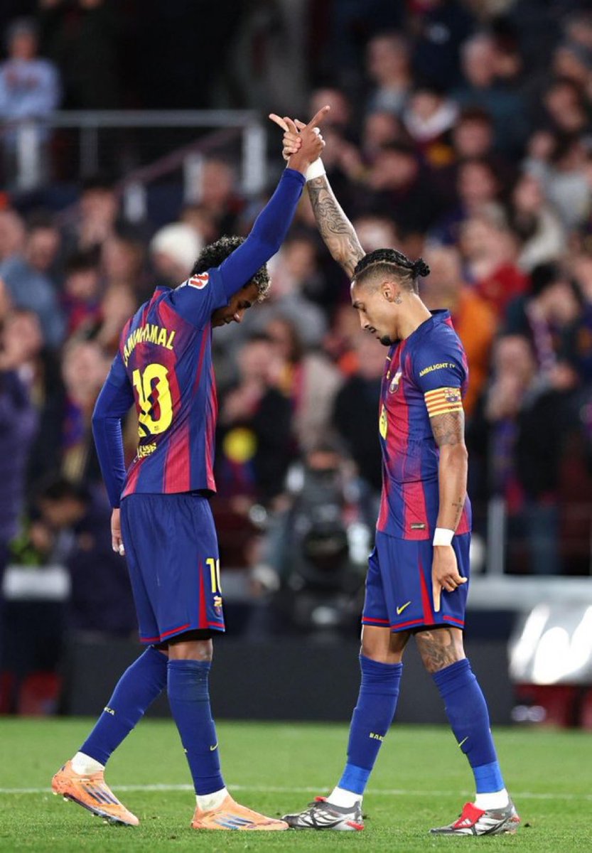 NouMafia's tweet image. Real Madrid fans trying so hard to make us do Raphina fc vs yamal fc like mbappe and vini …. Bro we love our players 😭😭🤣🤣💔💔