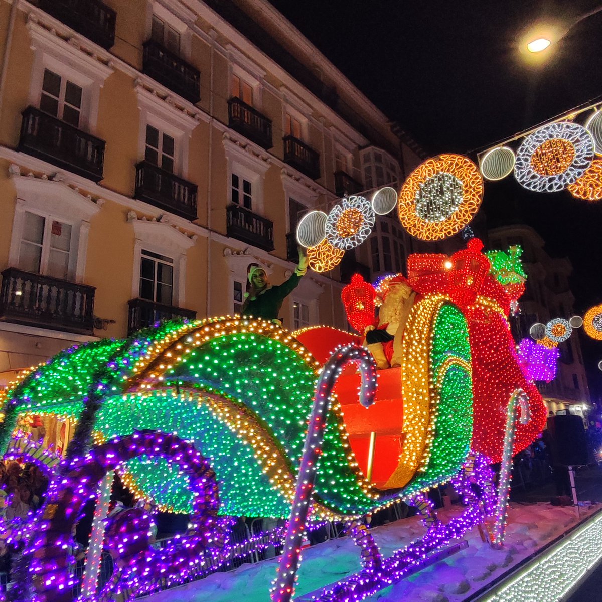 Ya llego Santa Claus🎅🎅 a Valladolid.

Gracias a Leche Gaza <a href="/LecheGaza/">Leche Gaza</a> por hacer de nuevo esta maravillosa Cabalgaza.