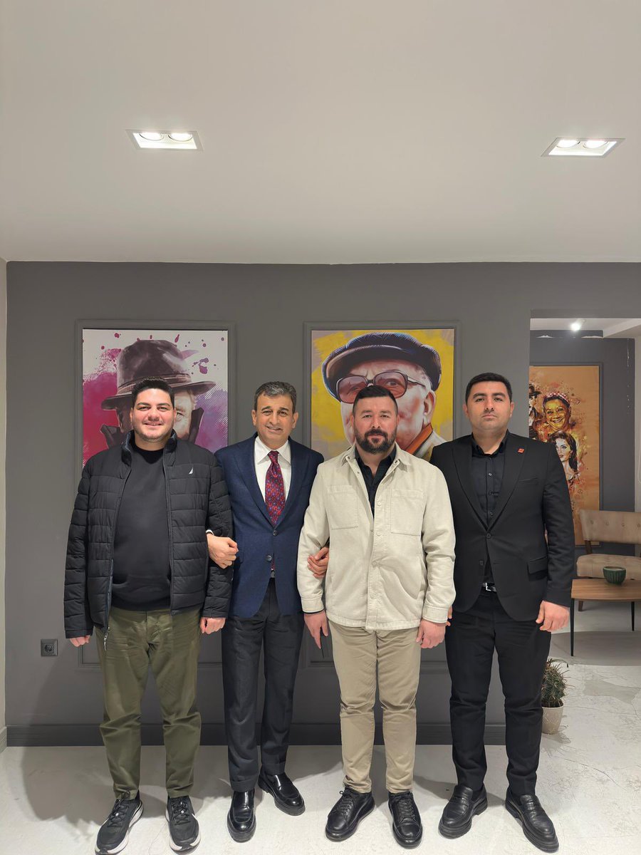chpcukurovagnc's tweet photo. CHP Genel Başkan Yardımcımız, Adana Milletvekilimiz Sayın Burhanettin Bulut ile gençlik kollarından yol arkadaşlarımızla bir araya geldik. Türkiye’de yükselen adaletsizliğe karşı mücadelemizi ve partimizin yeni programını konuştuk. Nazik kabulleri için kendisine teşekkür ederiz. https://t.co/lHHnnUKeDL