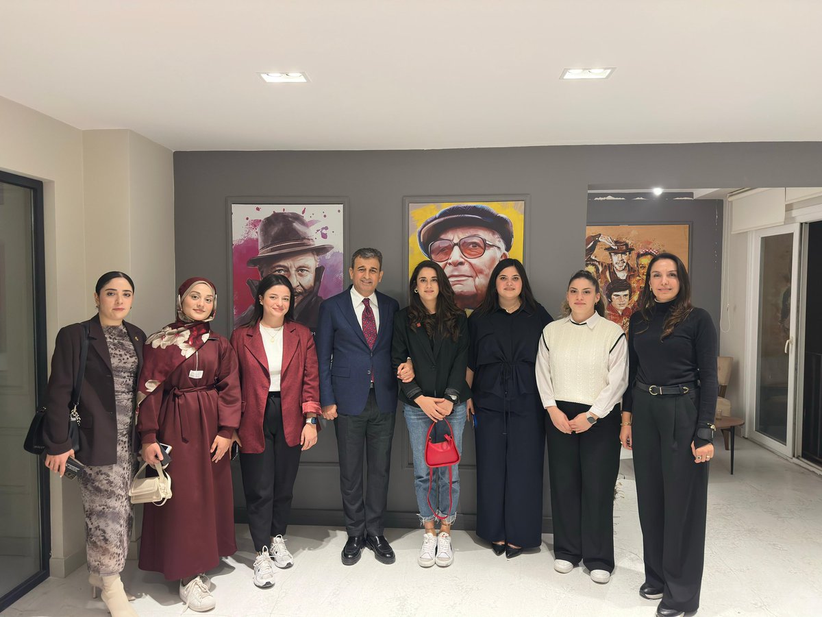 chpcukurovagnc's tweet photo. CHP Genel Başkan Yardımcımız, Adana Milletvekilimiz Sayın Burhanettin Bulut ile gençlik kollarından yol arkadaşlarımızla bir araya geldik. Türkiye’de yükselen adaletsizliğe karşı mücadelemizi ve partimizin yeni programını konuştuk. Nazik kabulleri için kendisine teşekkür ederiz. https://t.co/lHHnnUKeDL
