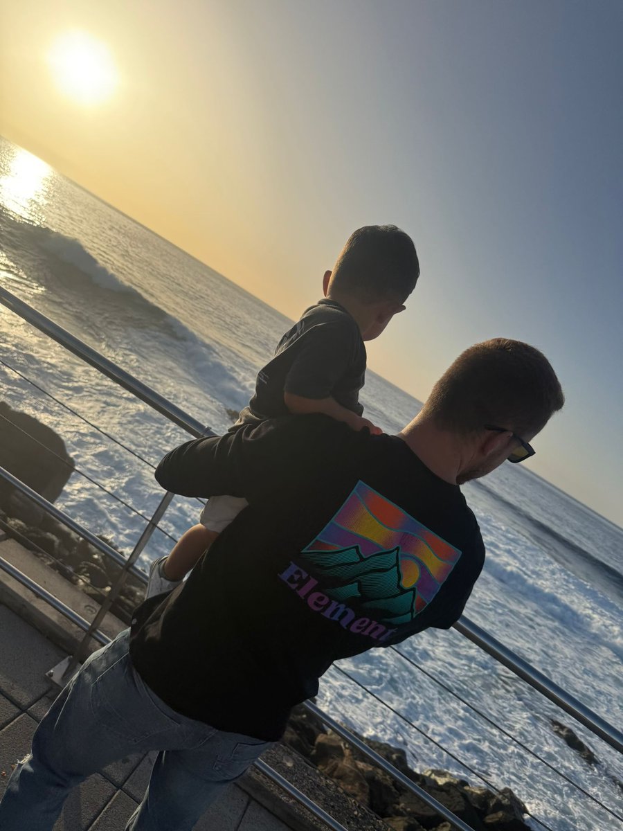 ivanvoltes's tweet photo. Golden hour in Agaete ✨🌅

#MomentsLikeThis #SunsetPhotography #GoldenHour #SkyColors #NatureMood #Agaete #GranCanaria #CanaryIslands #ChasingSunsets #OceanViews #SunsetMood #LastWeekMoments https://t.co/Et6GJWfDiM