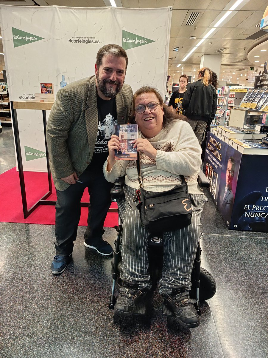 Buenas, familia.
Hoy he estado en <a href="/elcorteingles/">El Corte Inglés</a> de Cádiz. Como siempre, gracias a <a href="/HuellaculturalS/">HuellaCultural Salva</a> por hacerlo posible.
Una gran experiencia, firmando muchos libritos, y charlando y desvirtualizando a mucha gente buena.
Un gran día para celebrar. Y ahora, a estar con la sobri.😊