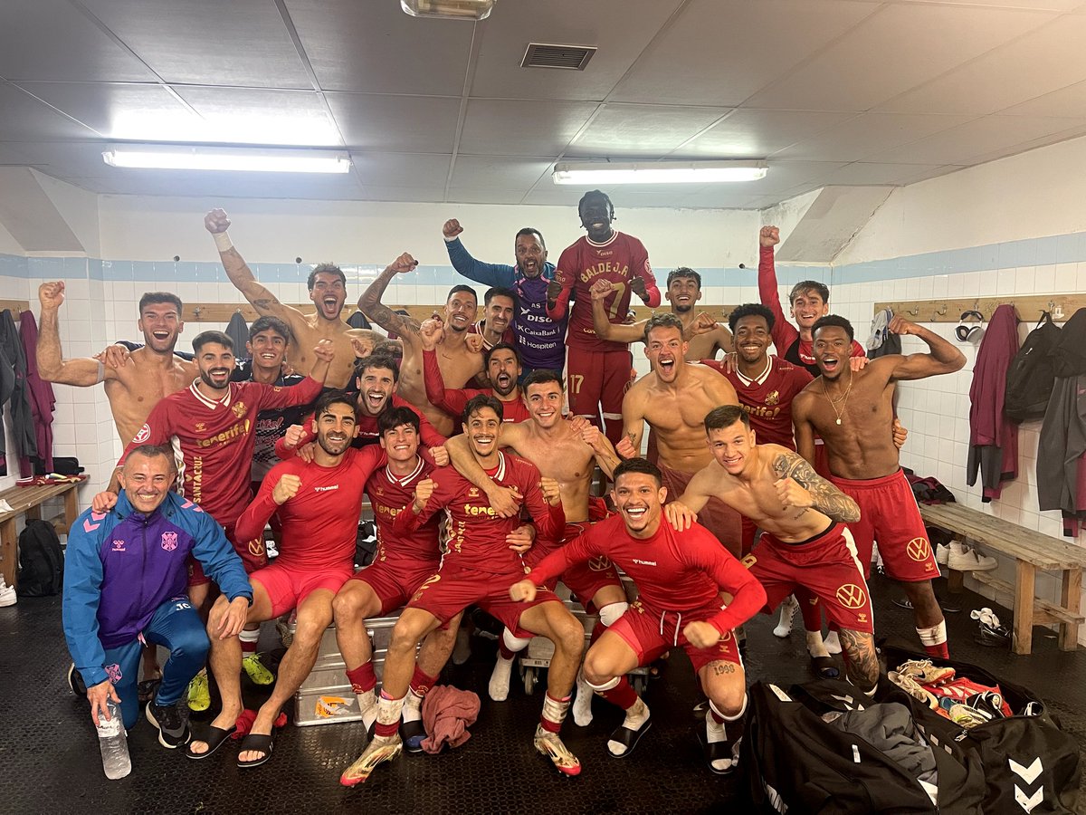 🍍 𝑬𝒔𝒕𝒂 𝒇𝒂𝒎𝒊𝒍𝒊𝒂 𝒒𝒖𝒊𝒆𝒓𝒆 𝒎𝒂́𝒔⚪️🔵

🫂 Los 3⃣ puntos 𝐬𝐞 𝐯𝐢𝐞𝐧𝐞𝐧 para la Isla, #blanquiazules 🏴󠁧󠁢󠁳󠁣󠁴󠁿

#RealAvilésIndustrialTenerife #DISAFÍO #LaBregaNosUne