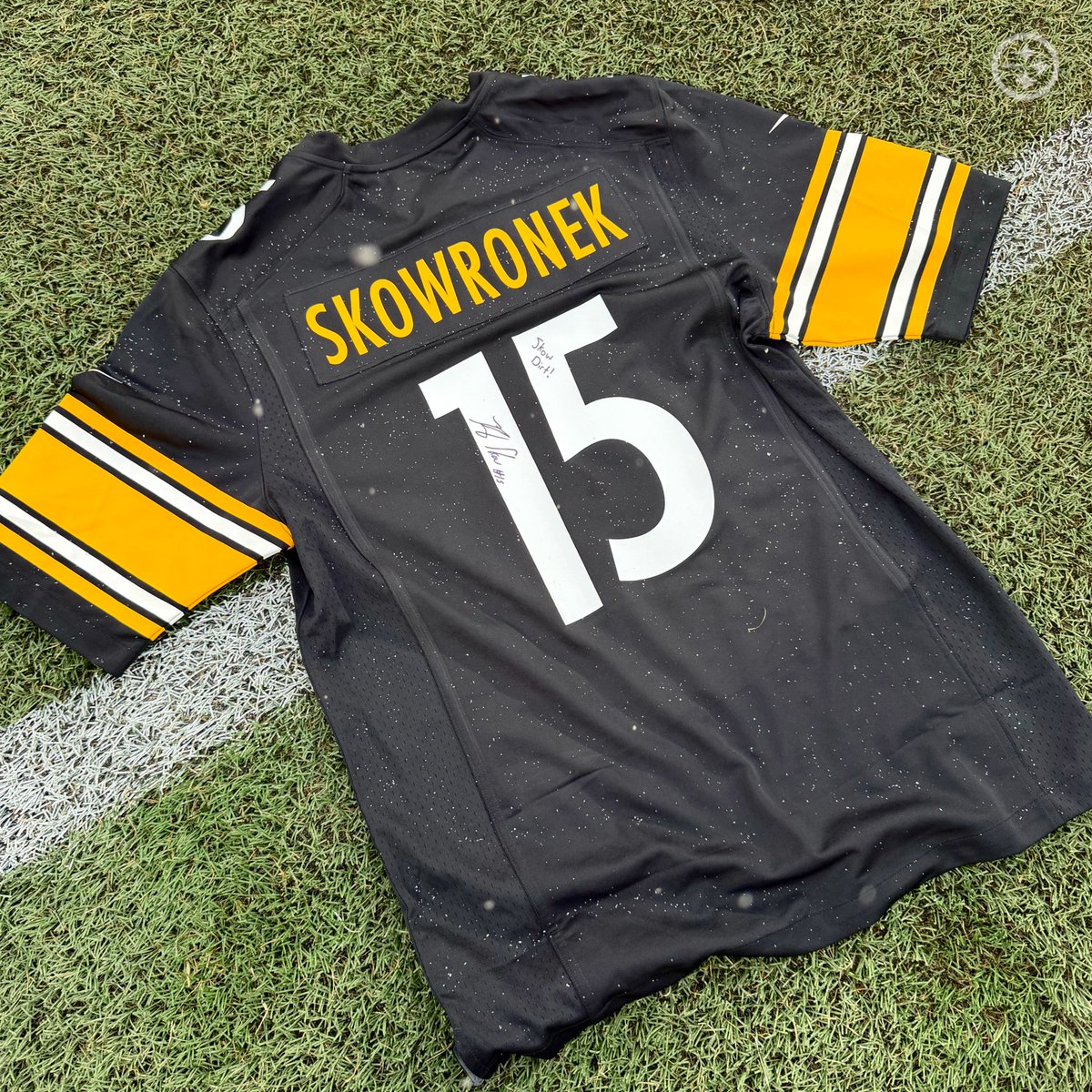 steelers's tweet image. RP to #ProBowlVote @BennySkow for the chance to win this signed jersey!