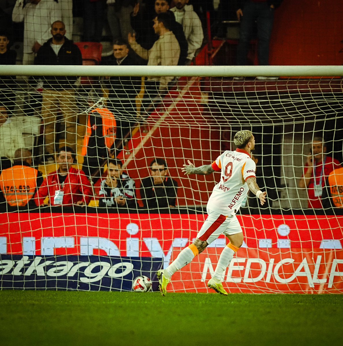 Kral <a href="/MauroIcardi/">MauroIcardi</a> 🙌 💛❤️