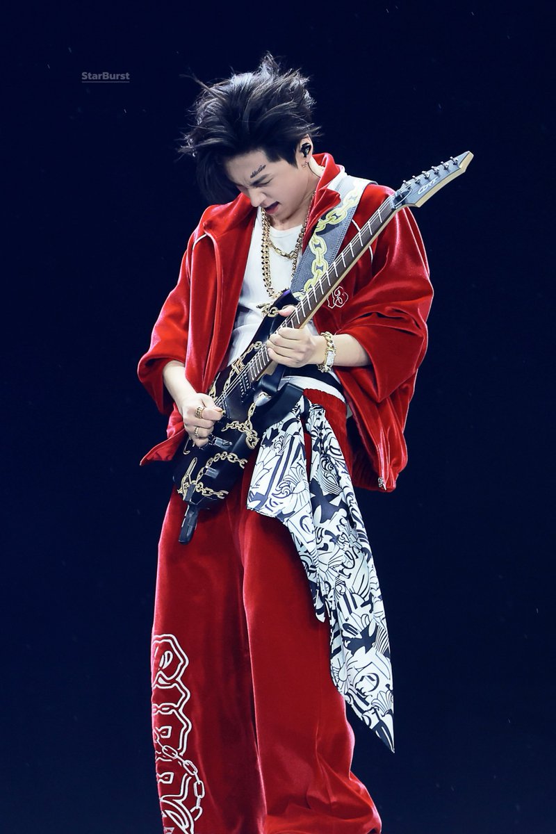 StarBurst_Jay's tweet image. 251213 🇯🇵MUSIC BANK
🤘🏻🎸🤩

#JAY #제이 #ENHYPEN #엔하이픈 #ENHYPEN_JAY #엔하이픈_제이 #종성 #ジェイ