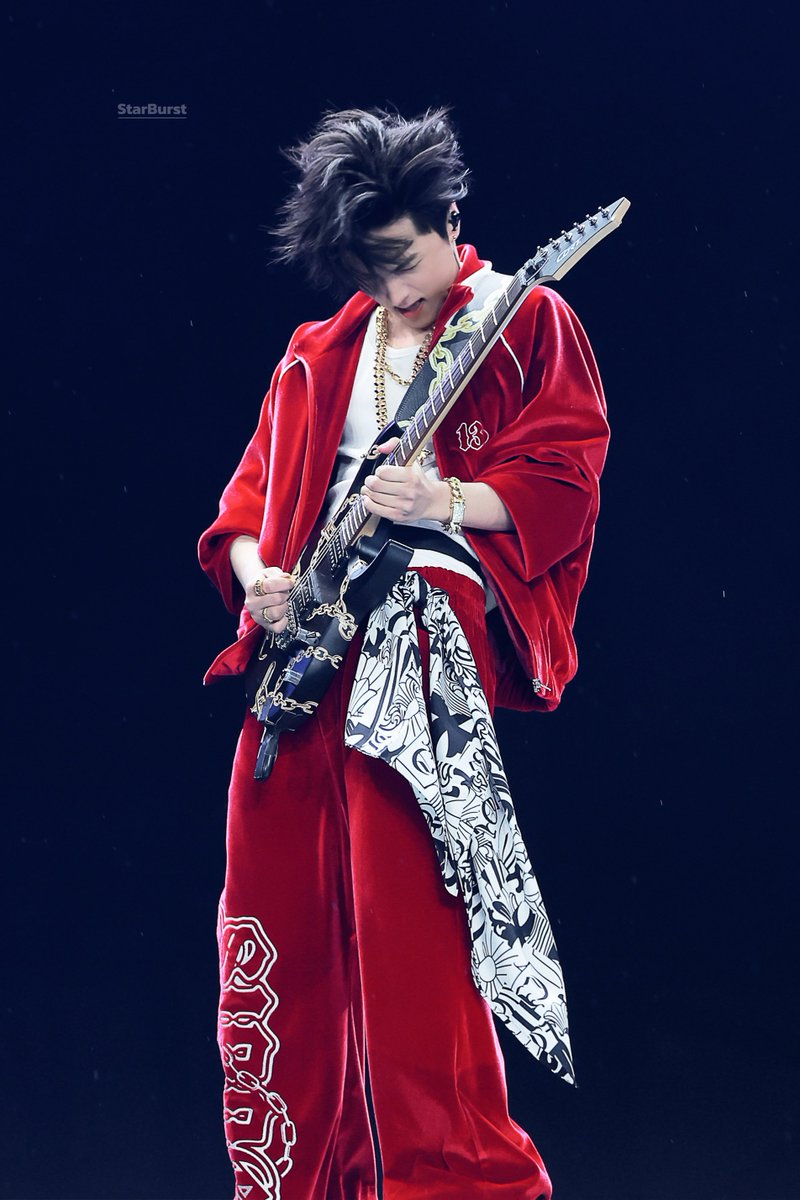 StarBurst_Jay's tweet image. 251213 🇯🇵MUSIC BANK
🤘🏻🎸🤩

#JAY #제이 #ENHYPEN #엔하이픈 #ENHYPEN_JAY #엔하이픈_제이 #종성 #ジェイ