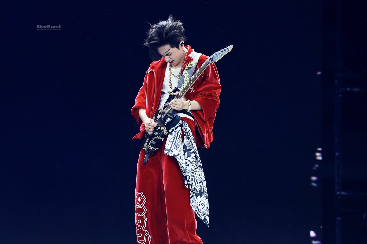 StarBurst_Jay's tweet image. 251213 🇯🇵MUSIC BANK
🤘🏻🎸🤩

#JAY #제이 #ENHYPEN #엔하이픈 #ENHYPEN_JAY #엔하이픈_제이 #종성 #ジェイ