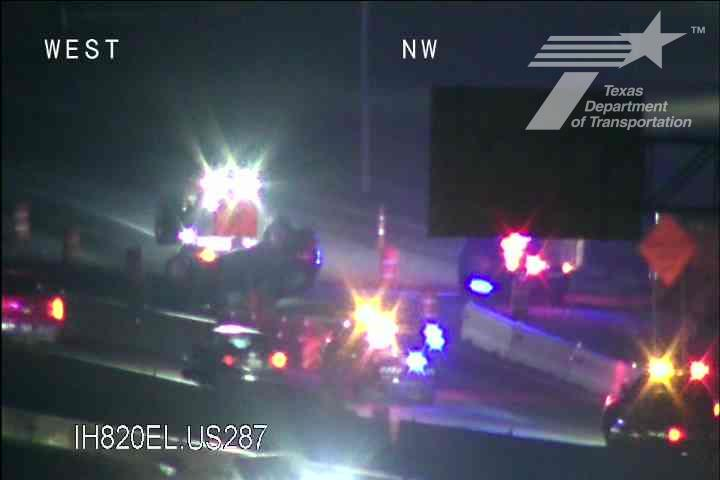 krldtraffic's tweet photo. That left a mark - #SECONNECTOR: NB US-287 @ Village Creek - a overturned vehicle crash blocks the right lane and shoulder - delays from Sun Valley. @KRLD #KRLDTraffic #1080KRLD #trafficalert @TxDOTFortWorth #Waze #FWPD https://t.co/6HKE7PNa4z
