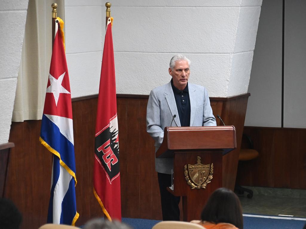 DrRobertoMOjeda's tweet image. Concluyó el #XIPlenoCC, fue una jornada de fructíferos debates que nos dejan una hoja de ruta para atender las cuestiones más acuciantes del Partido, de nuestro país. Reafirmamos el valor de la sabiduría colectiva, esa que emana de la vinculación y la participación popular.